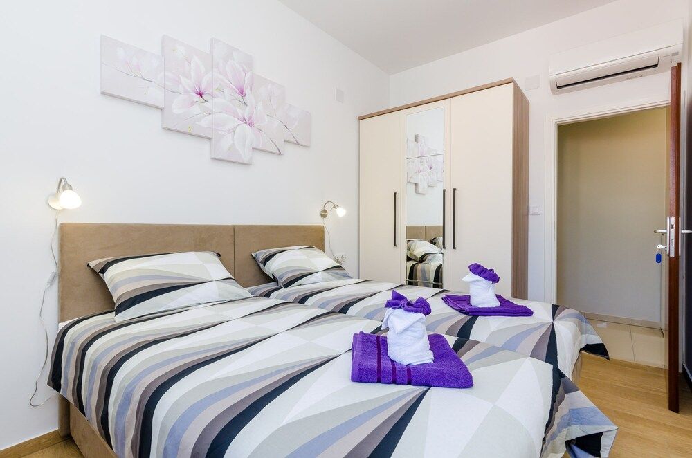 undefined Apartments La Luna 9