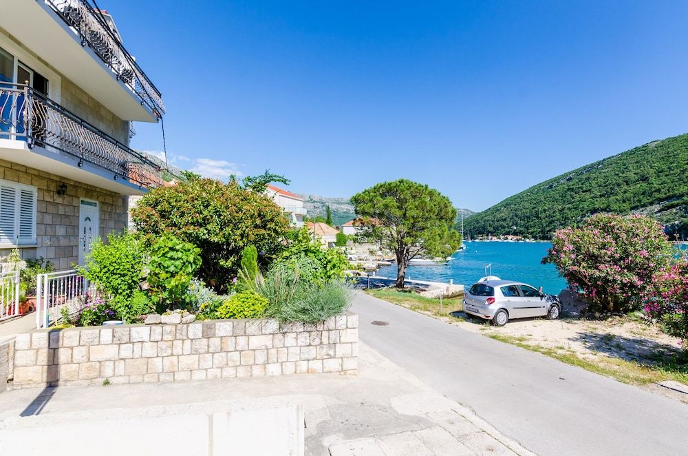 undefined Apartments La Luna 4