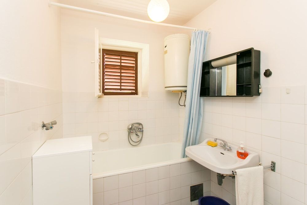 Bridge View Studio (Studio Apartment) 9