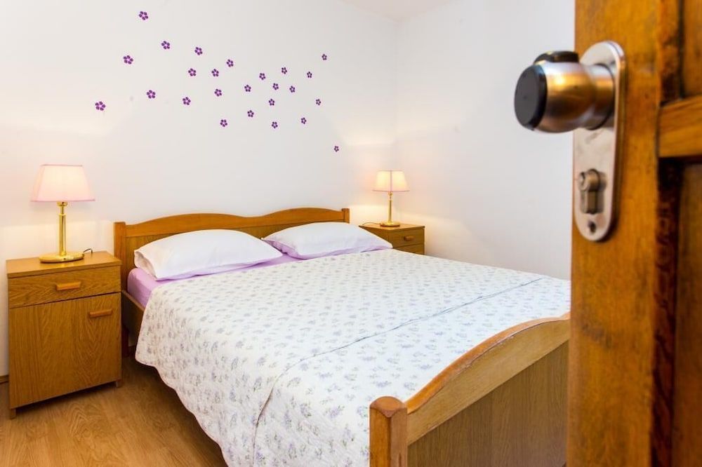 GH Old Town View Apartment (One Bedroom Apartment 2) 4