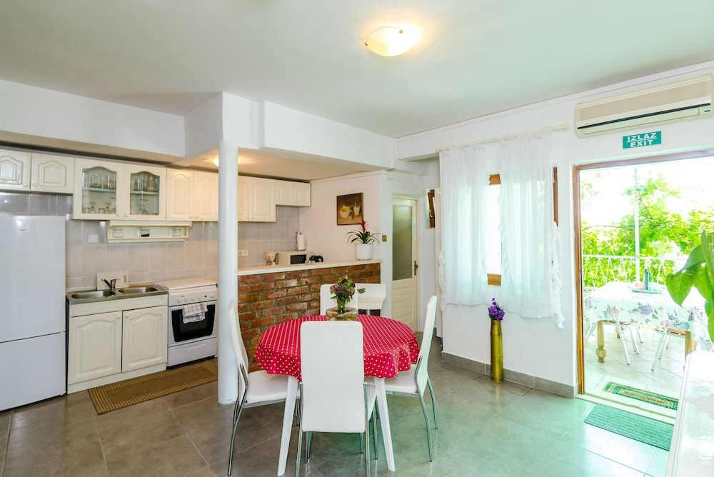 undefined Apartment Ines 8