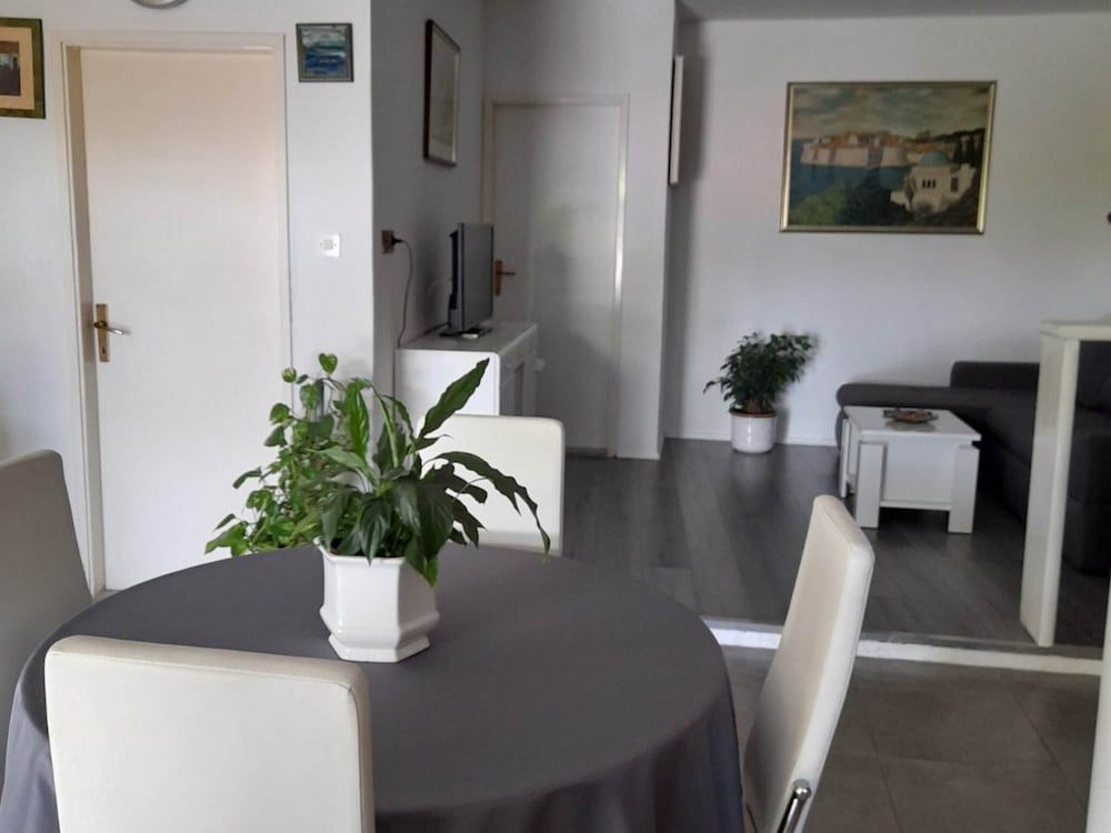 undefined Apartment Ines 10