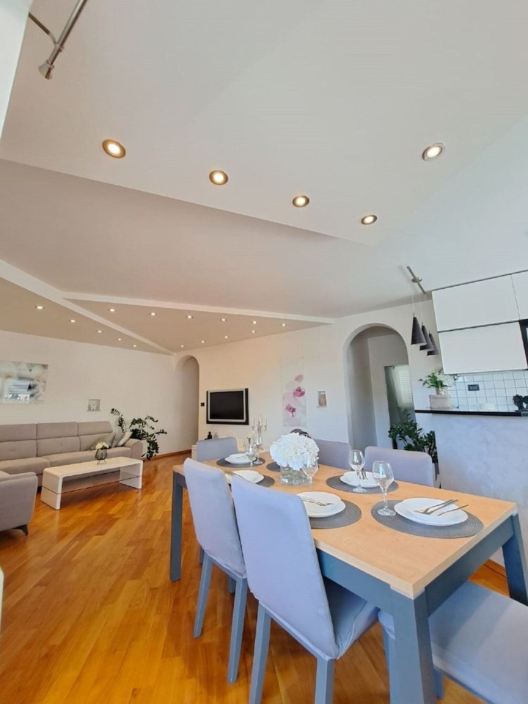 undefined Apartment The Big Chill 6