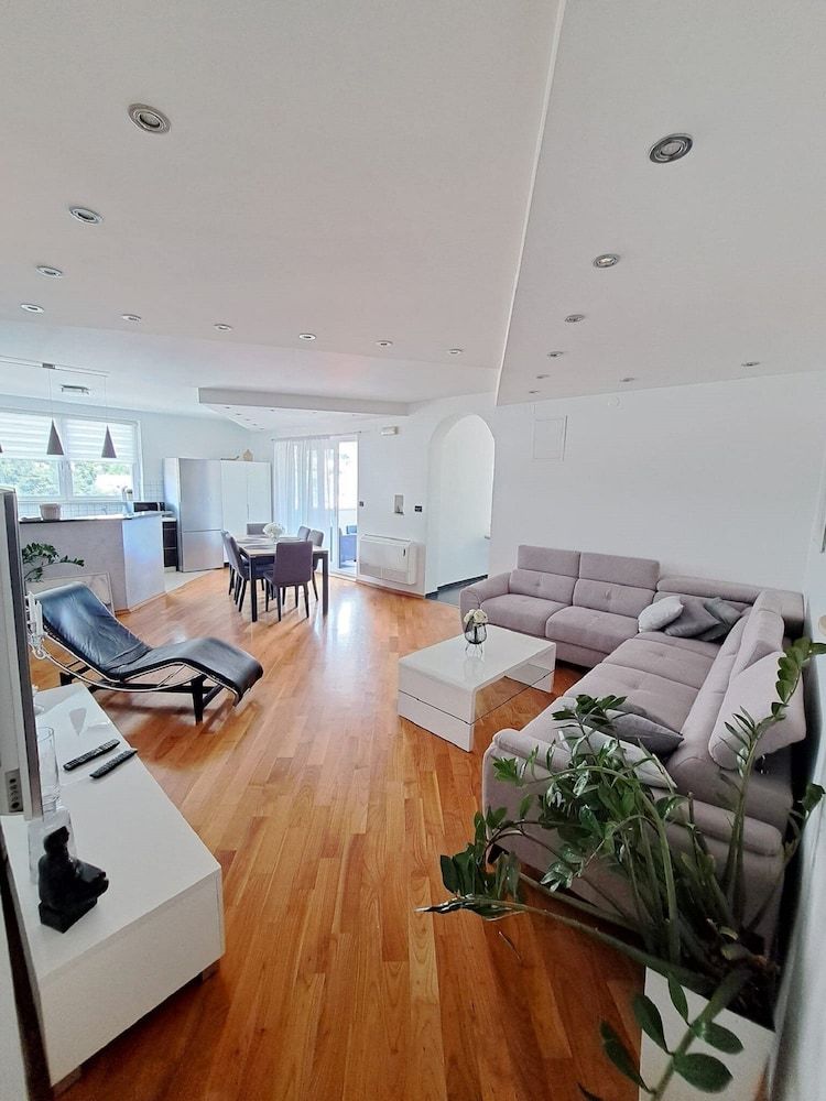 undefined Apartment The Big Chill 8