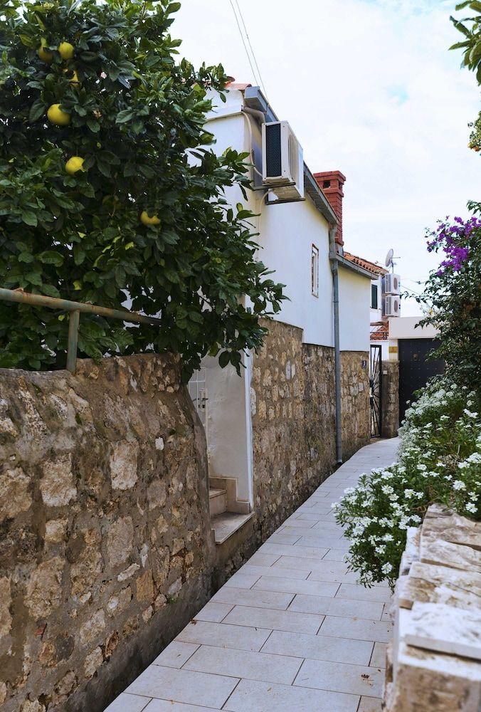 undefined Apartment Niki 3