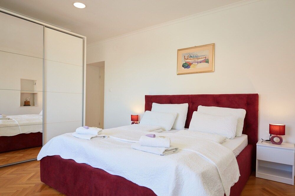 Holiday Home Festina Lente House (3 Bedroom HH with Garden and Sea View) 5