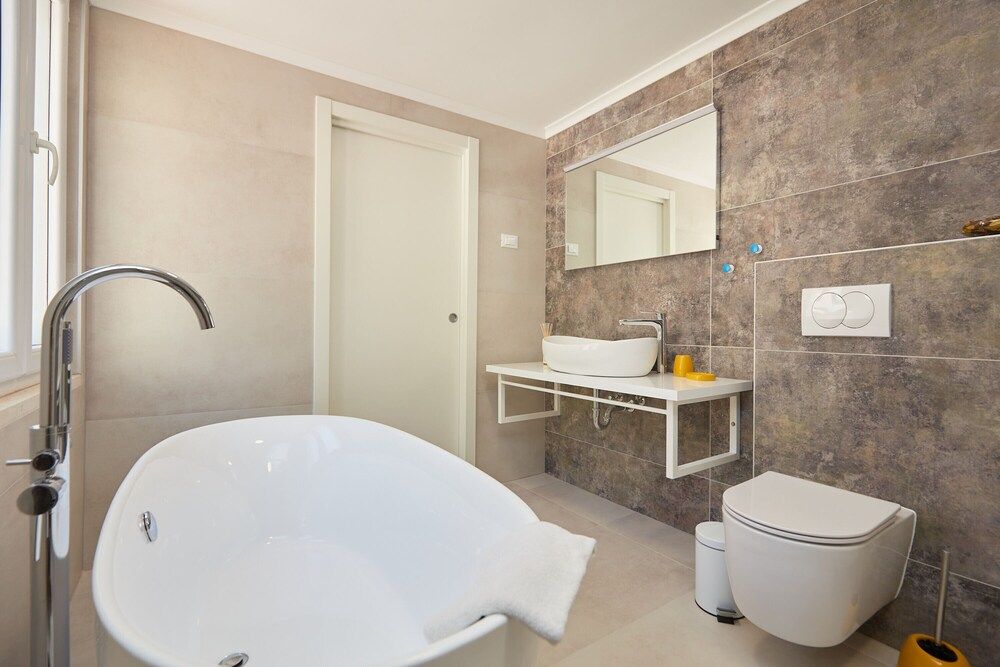 Holiday Home Festina Lente House (3 Bedroom HH with Garden and Sea View) 13