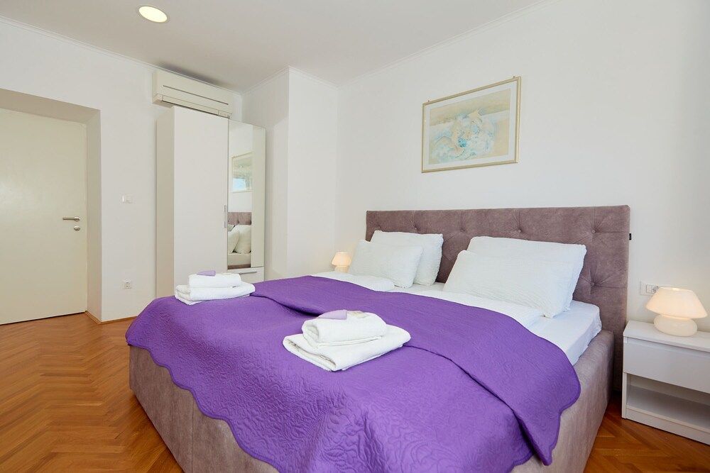 Holiday Home Festina Lente House (3 Bedroom HH with Garden and Sea View) 2