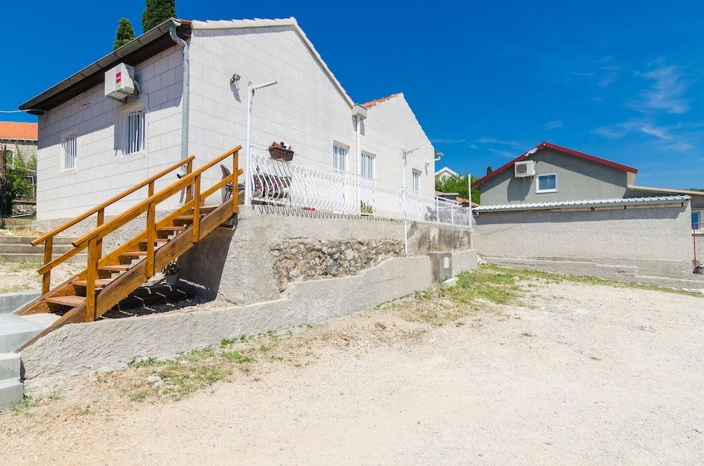 undefined Apartments Grga 3