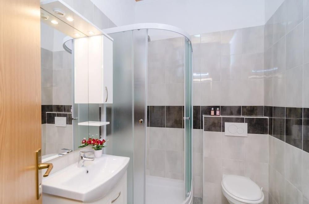 Apartments Grga Studio (Studio Apartment with Balcony and Cit) 4