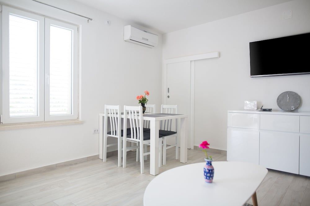 Serious Job Apartment Apartment (One Bedroom Apt ,Shared Terrace) 21