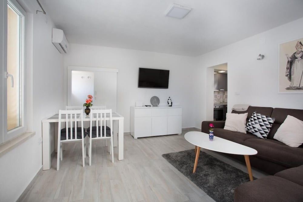 undefined Serious Job Apartment 2