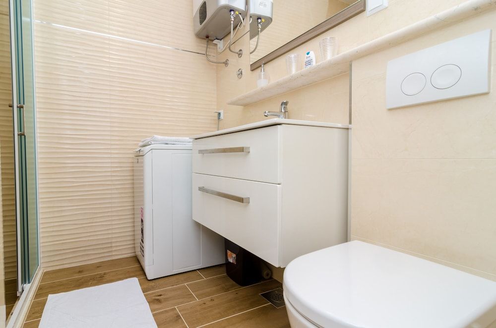 Apartment Riki Studio (Studio with Balcony and City View) 14