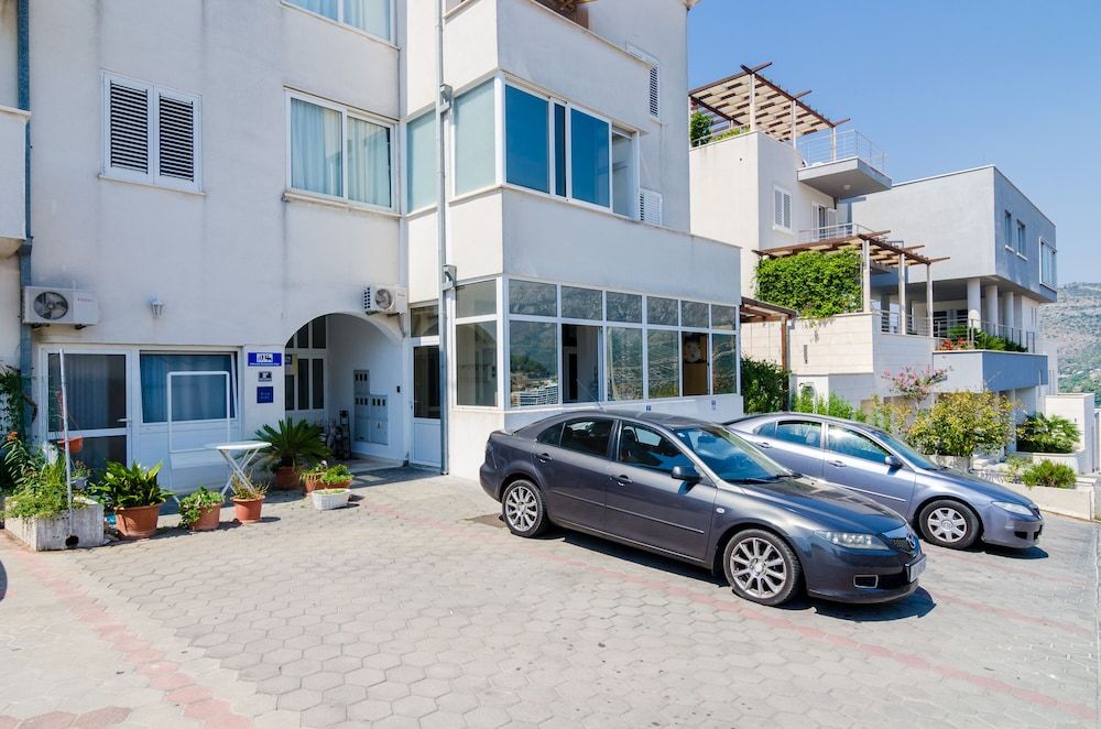 undefined Apartment Riki 6