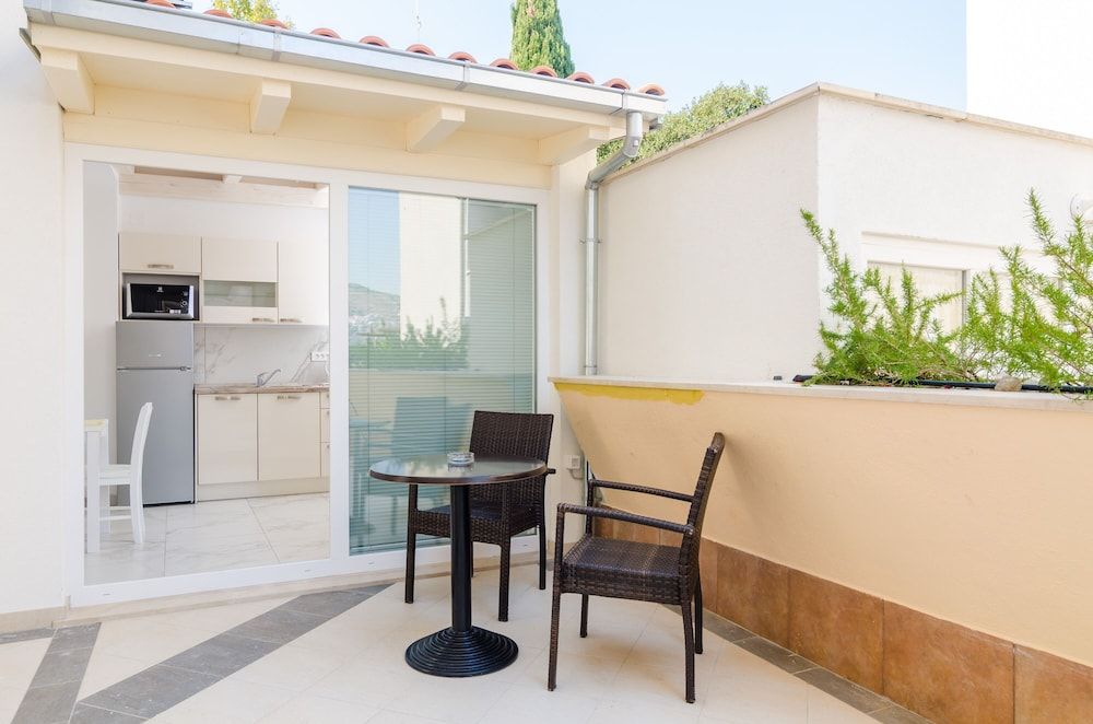 Apartment Riki Studio (Studio with Balcony and City View) 9