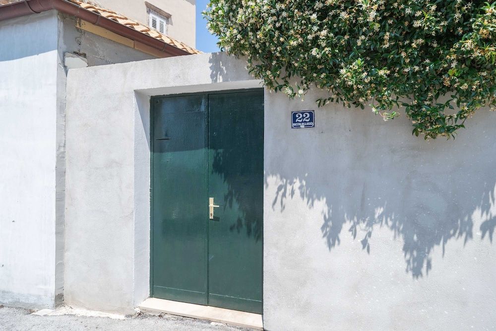 undefined Apartment Santa 3