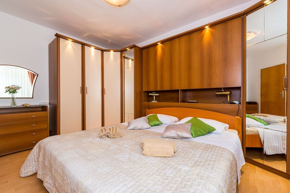 undefined Apartment Valonija