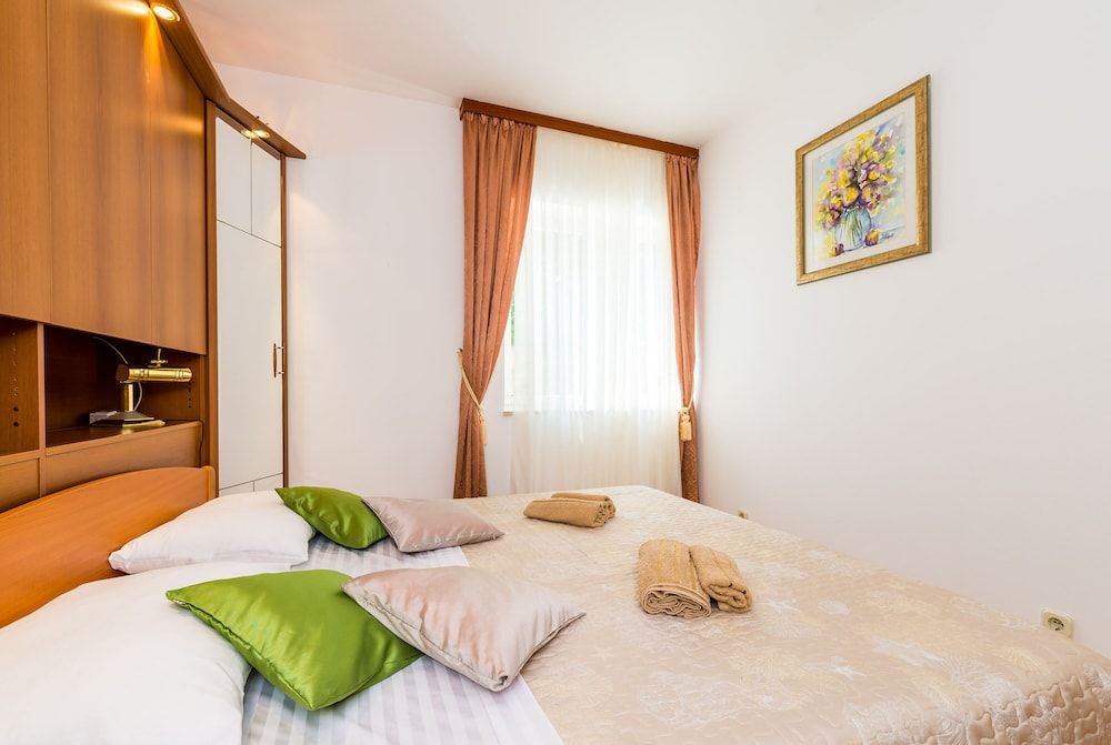 undefined Apartment Valonija 5