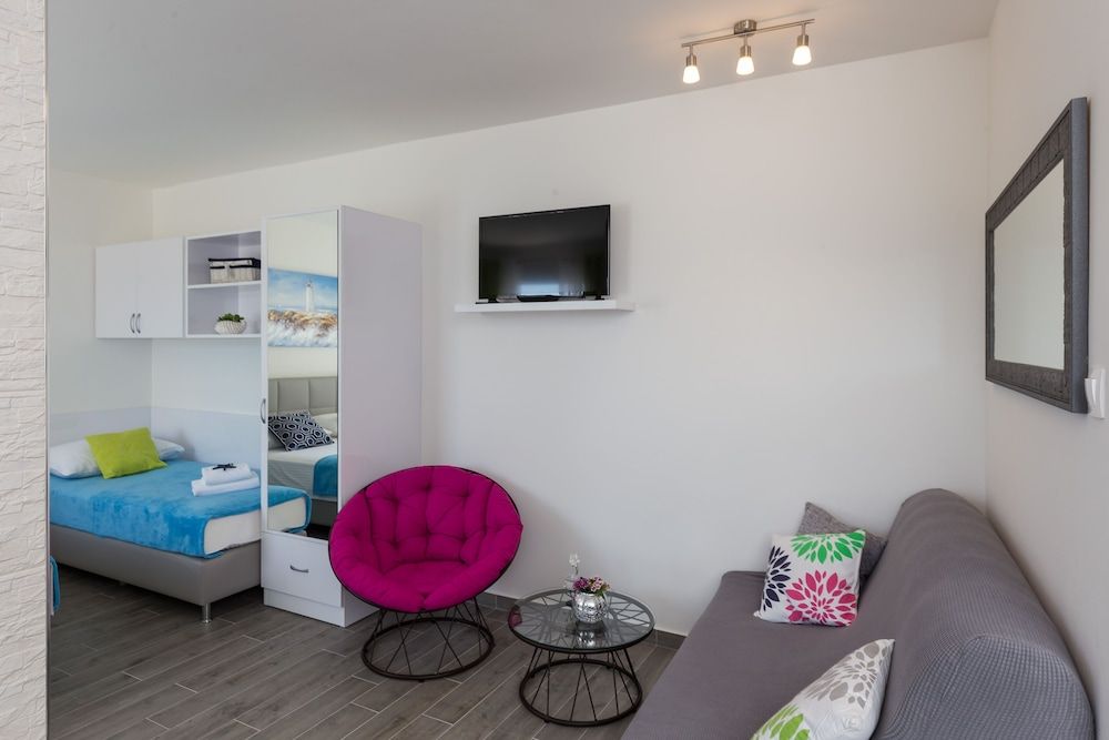 Apartment South Side Studio (Studio Apartment with City View) 12