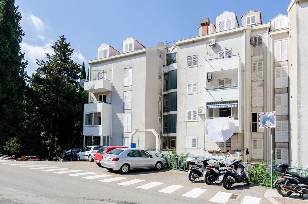 undefined Apartment South Side 3