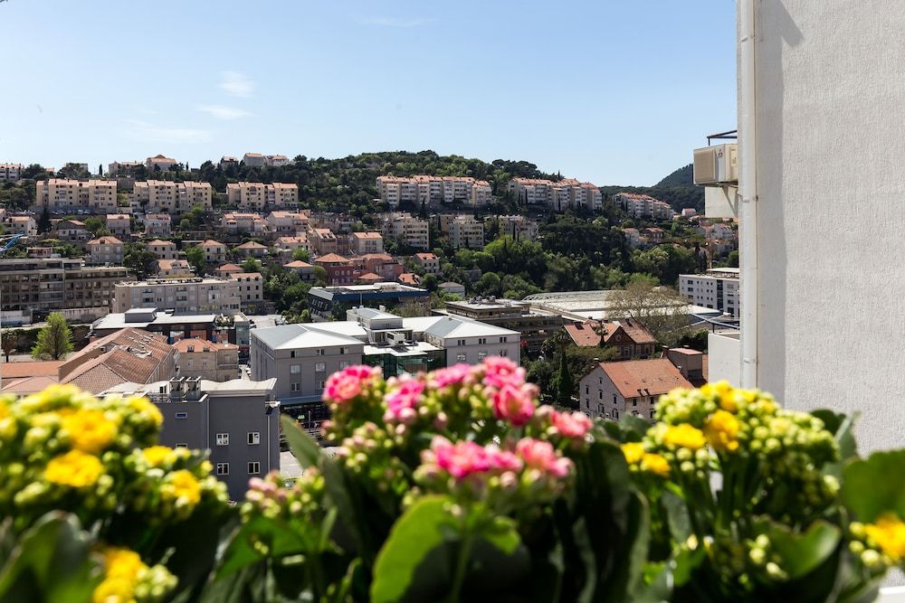 Apartment South Side Studio (Studio Apartment with City View) 7