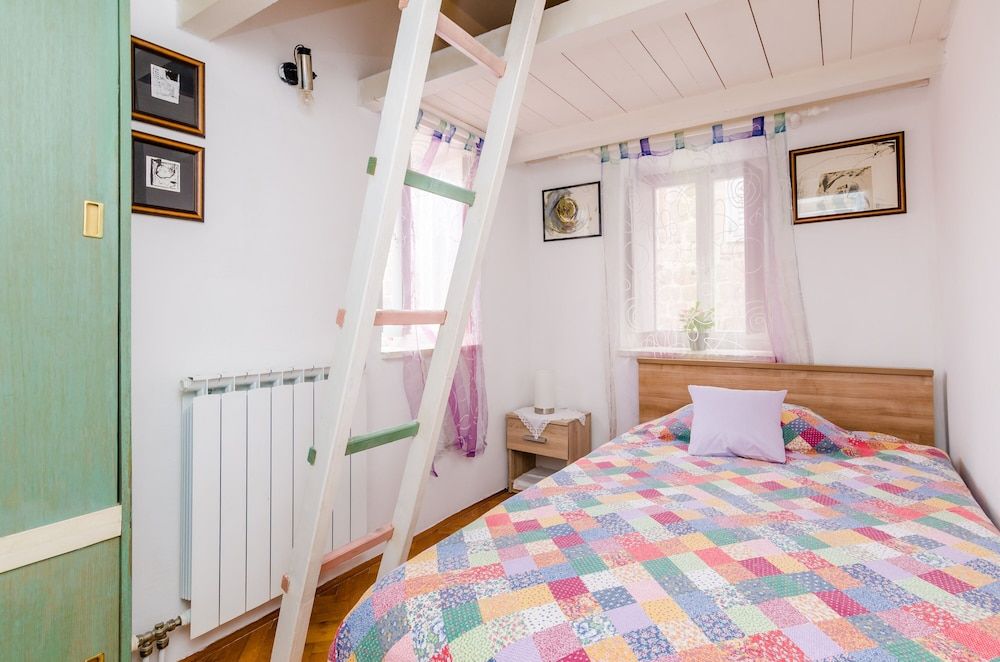 undefined Art House Zanze 7