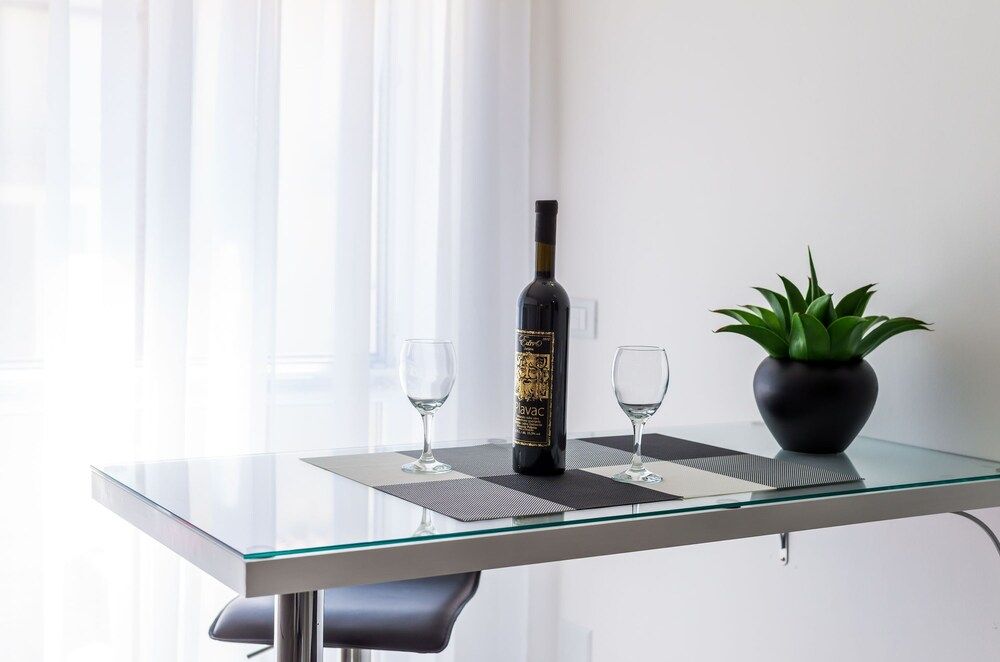 undefined Apartment Lea 10