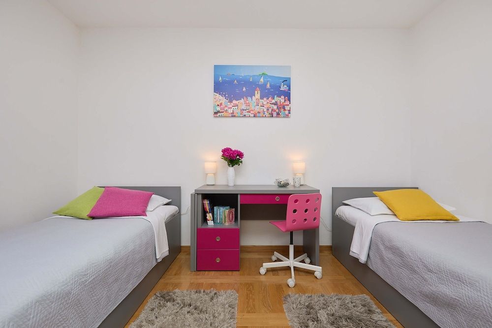 Apartment Harmony - Parking Apartment, 2 Bedrooms 4