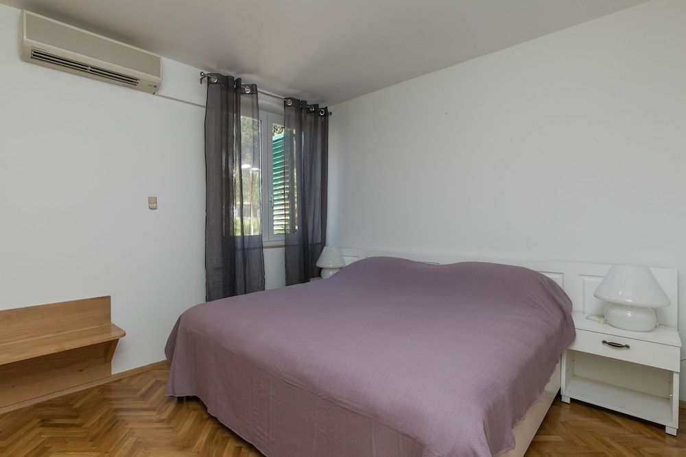 undefined Apartment Med 8
