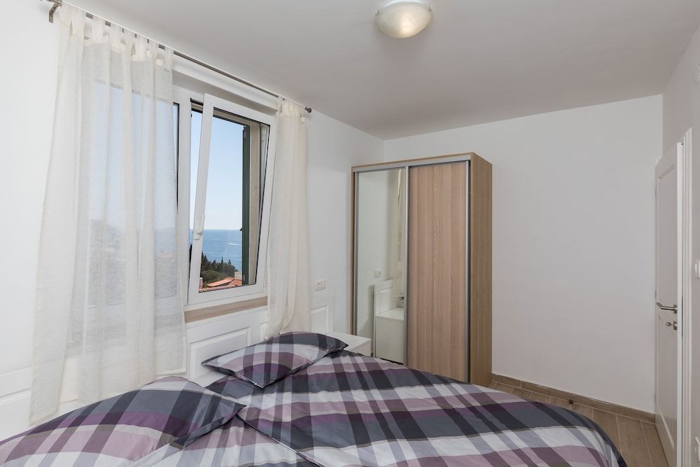 undefined Apartment Med 6