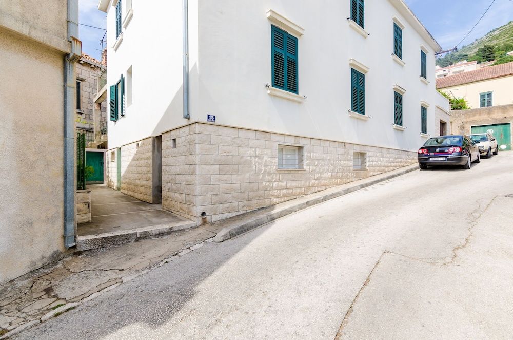 undefined Apartment Lucy 2