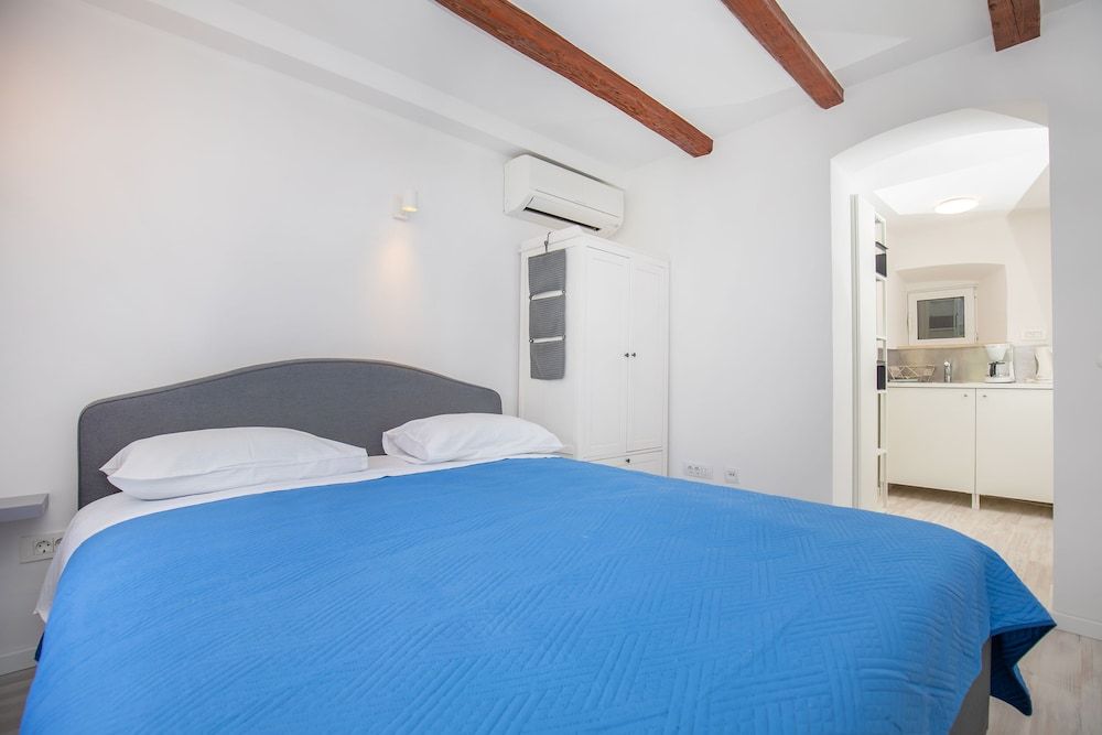 undefined Apartment Bell 6