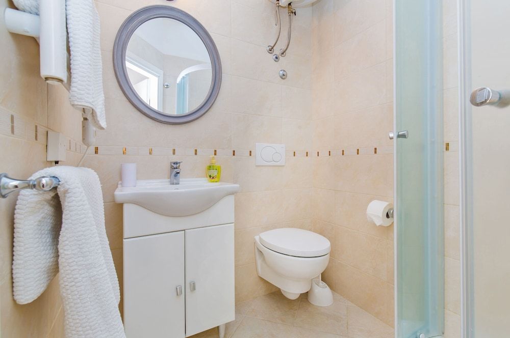 Steps Old Town Apartments by Irundo Superior Apartment 12