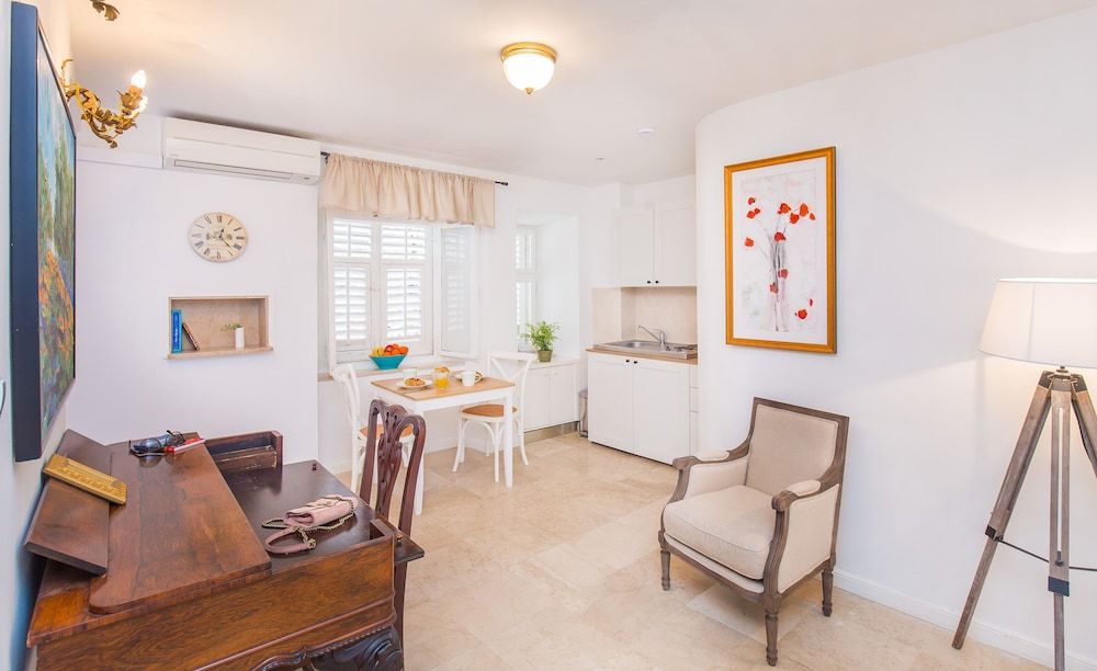 Steps Old Town Apartments by Irundo Deluxe Apartment 10