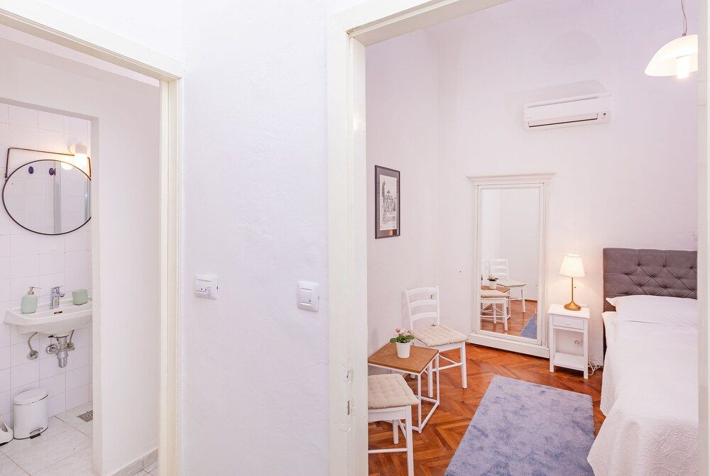 undefined City Buzz Apartment by Irundo 2