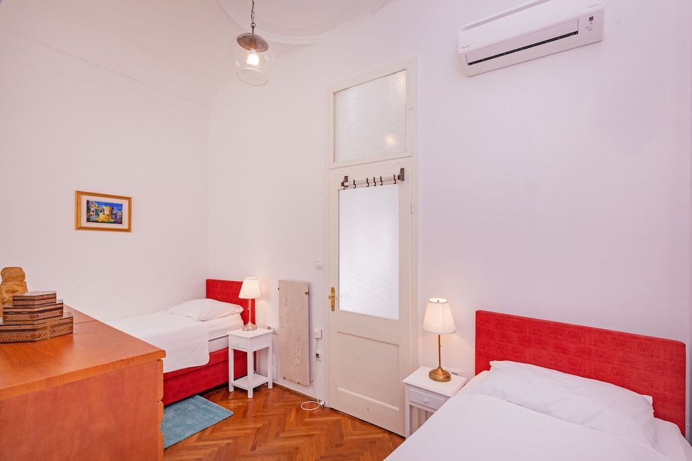 undefined City Buzz Apartment by Irundo 3