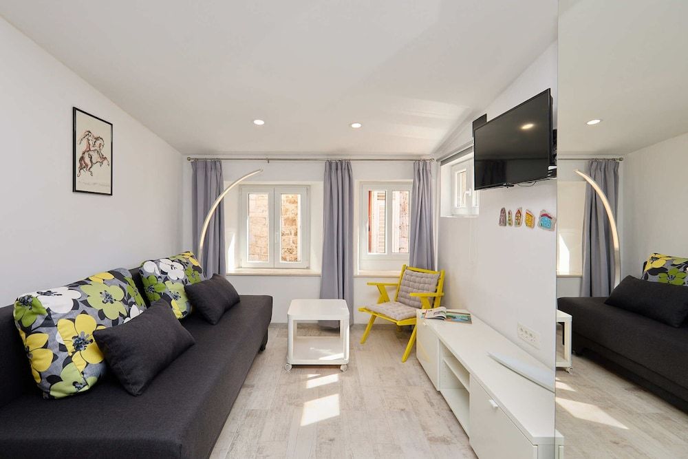 undefined Apartment Nino 1 10