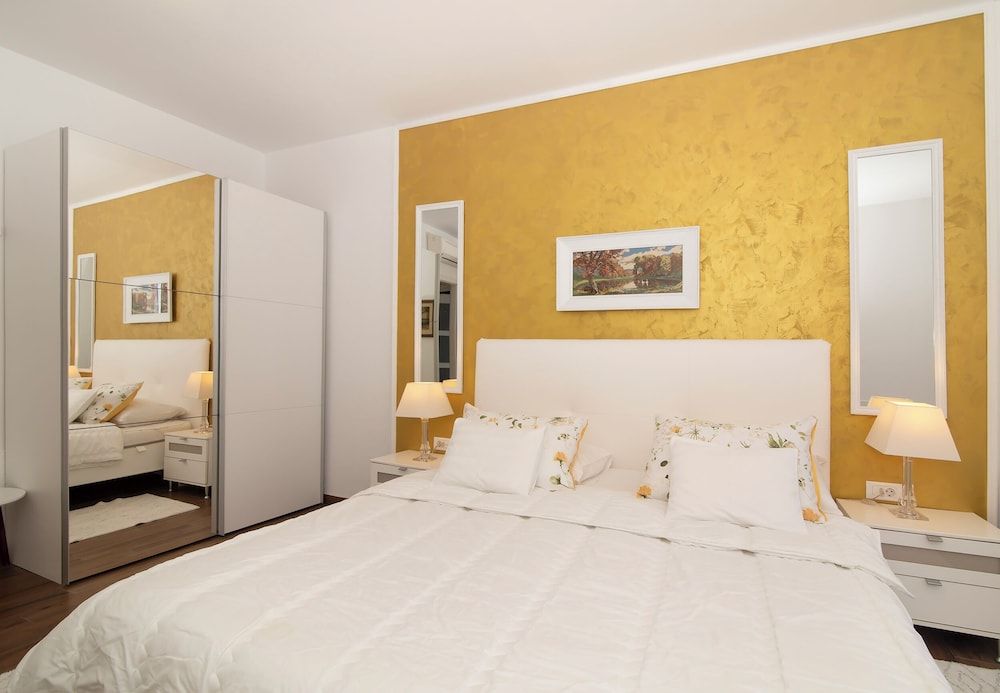 55 & 54 Stairs Apartments Premium Apartment