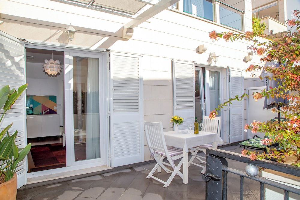 55 & 54 Stairs Apartments Executive Studio Suite 7