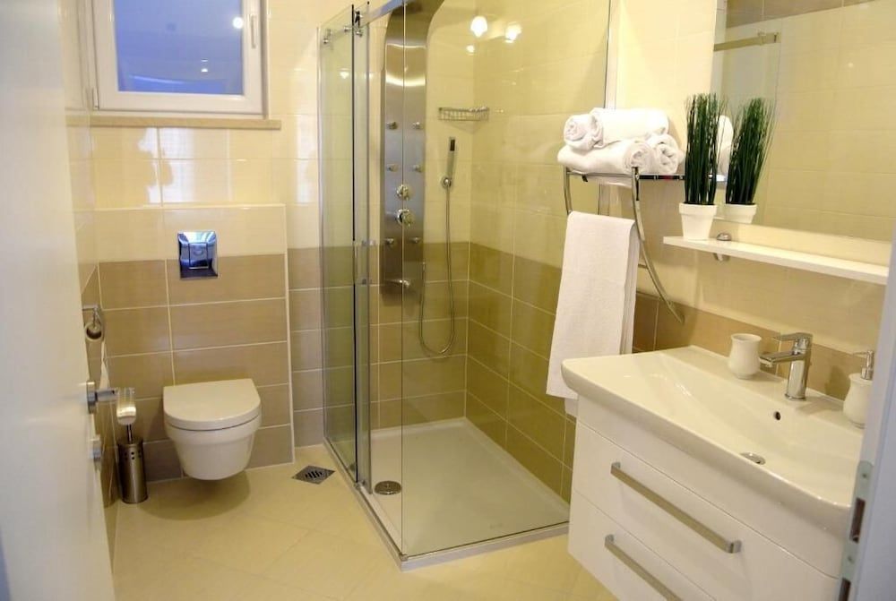 55 & 54 Stairs Apartments Executive Studio Suite 11