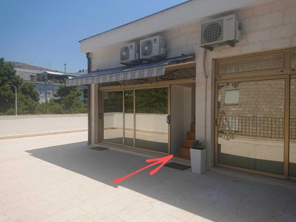 undefined Apartments Alex 6