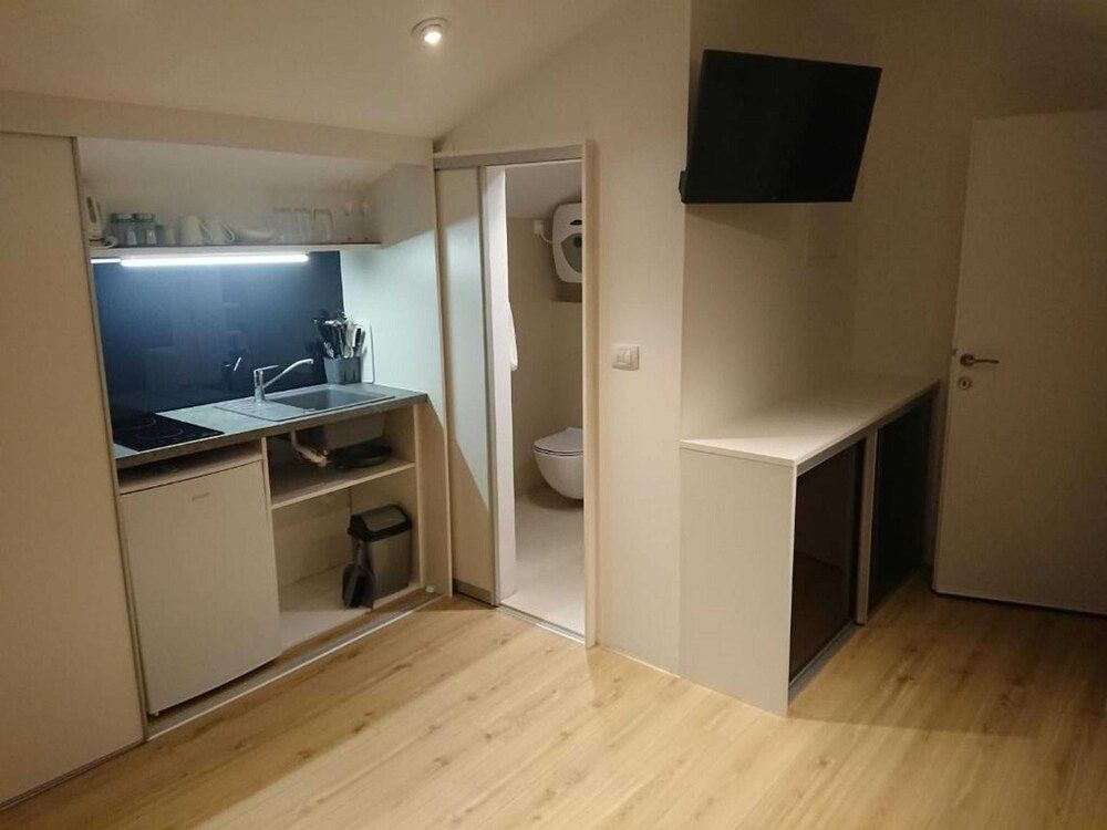 undefined Apartments Alex 10