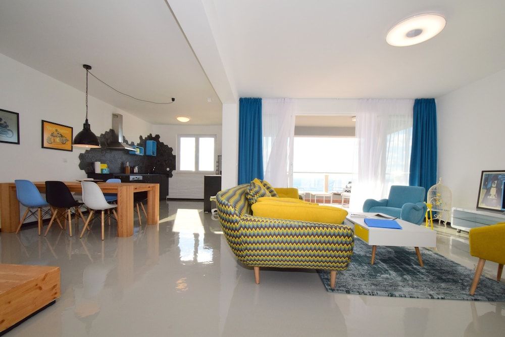 87 Stairs Apartment Deluxe Apartment 16