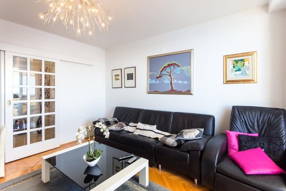 undefined Leo Apartment 9