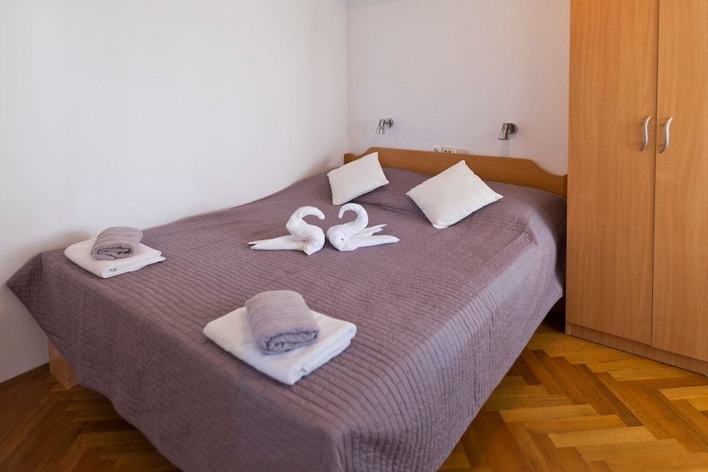 undefined Ina - Modern and Cosy - A1 6