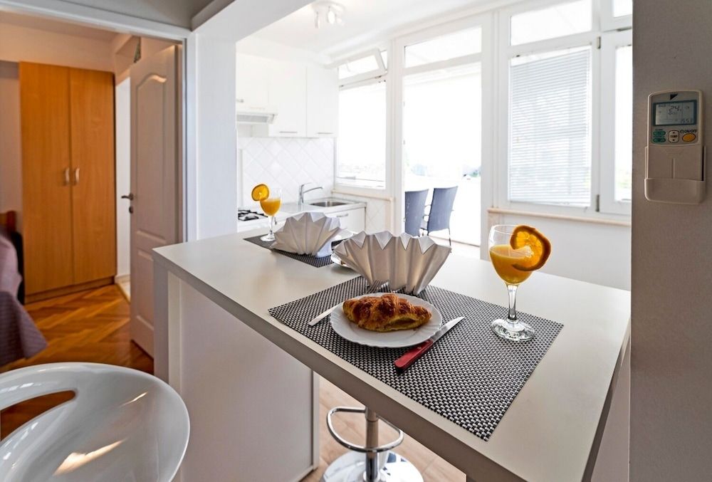 undefined Ina - Modern and Cosy - A1 2