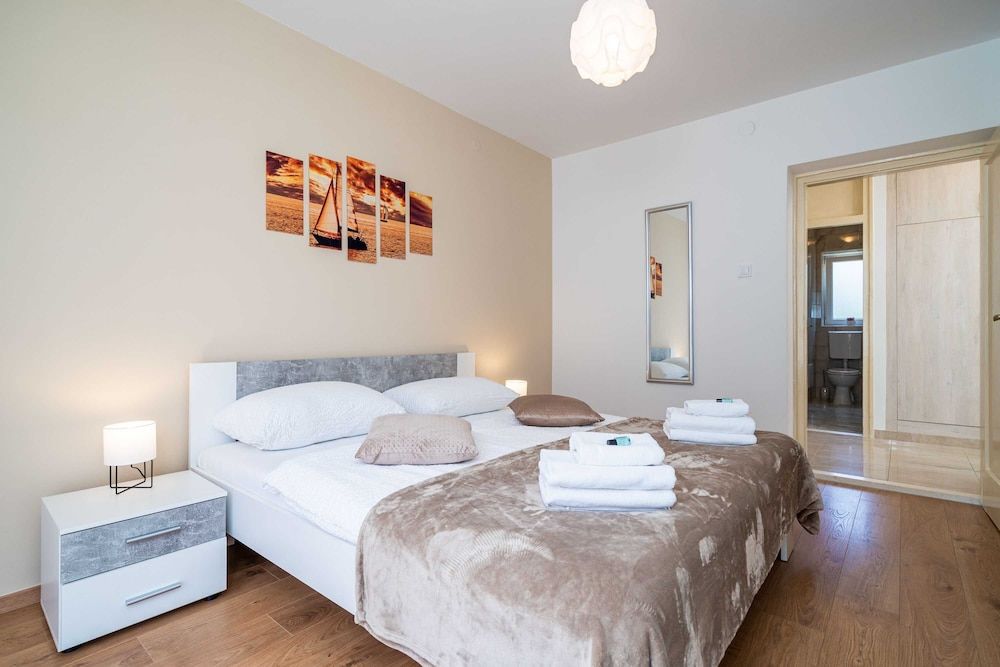 undefined Apartment Ding Dong 7