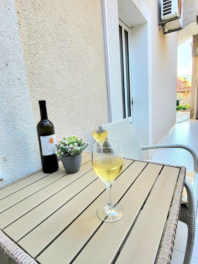 undefined Apartment Dora