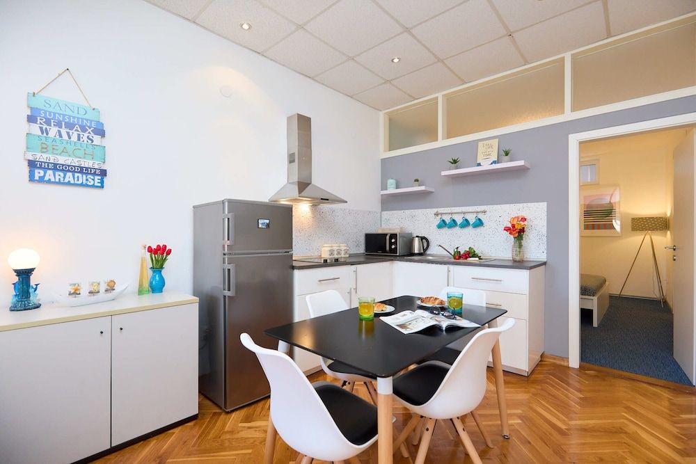 undefined Apartment Aria 6