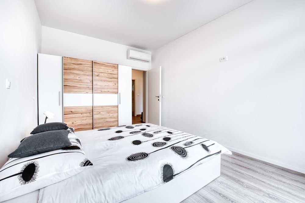 undefined Apartment Pinegrove 6